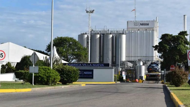 Nestlé confirmó que paraliza una planta en Córdoba por sobrestock y desde el gremio alertaron que la crisis llegó a la alimentación: “Imaginate el resto de los rubros”