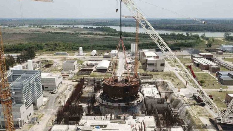 El plan nuclear de Milei: engranaje de las tecnológicas y espejito de color uranio