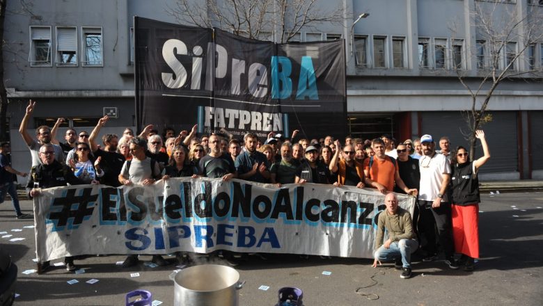 Olla contra el hambre en Clarín en reclamo por “salarios de miseria”