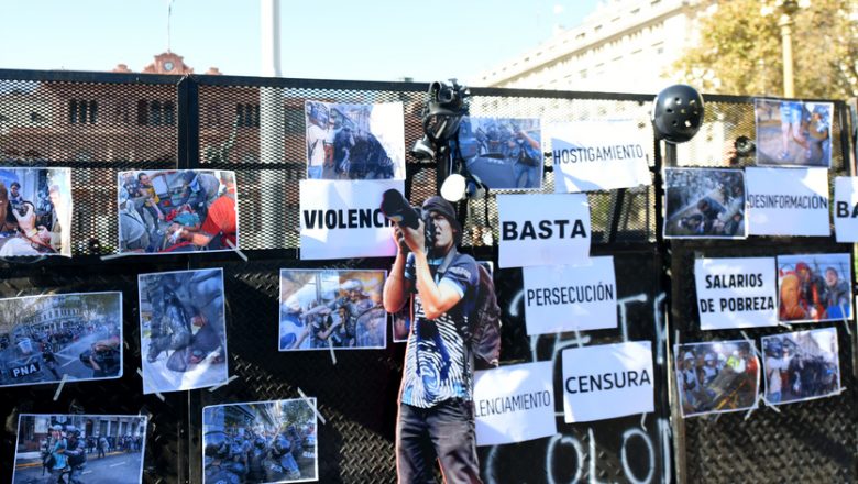 En Plaza de Mayo contra los ataques del gobierno a la prensa