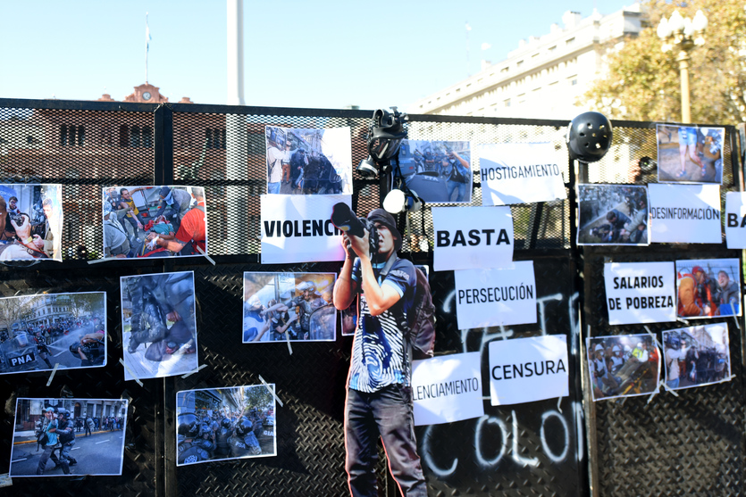En Plaza de Mayo contra los ataques del gobierno a la prensa