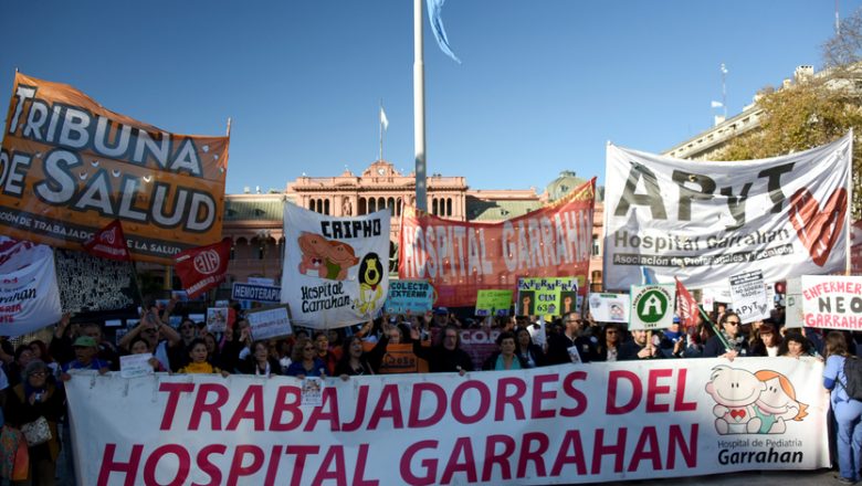 Trabajadores del Garrahan marcharon y denunciaron persecución del gobierno