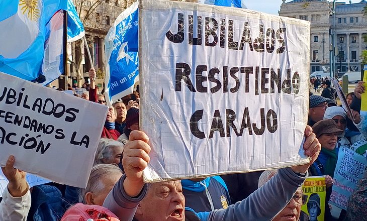 Protesta de jubiladas y jubilados ante el Congreso de la Nación
