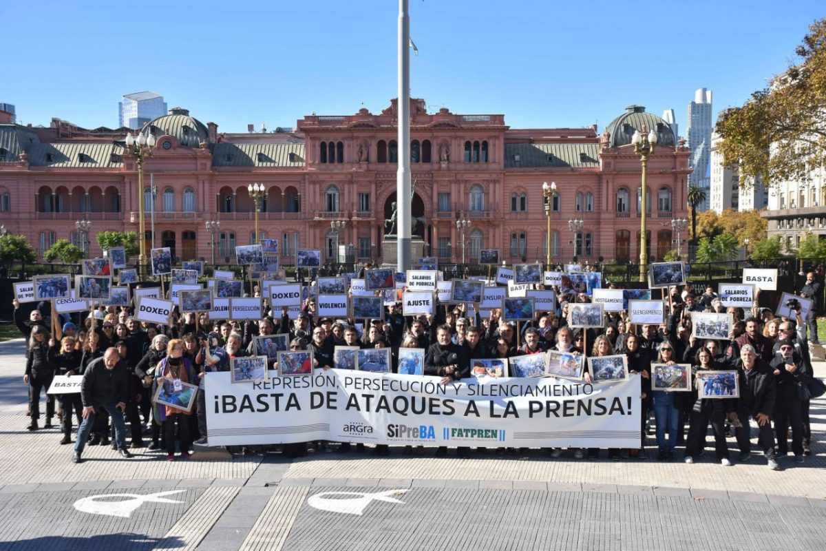 Día del Periodista: Pluriempleo, salarios de hambre y violencia oficial