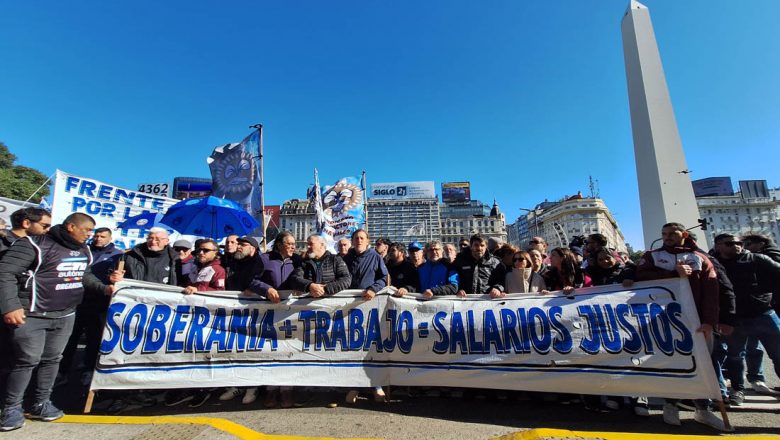 Masiva marcha del nuevo Frente sindical y social a la sede del Ministerio de Sturzenegger