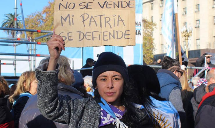 Multitudinaria manifestación en rechazo de la proscripción y en defensa de la democracia