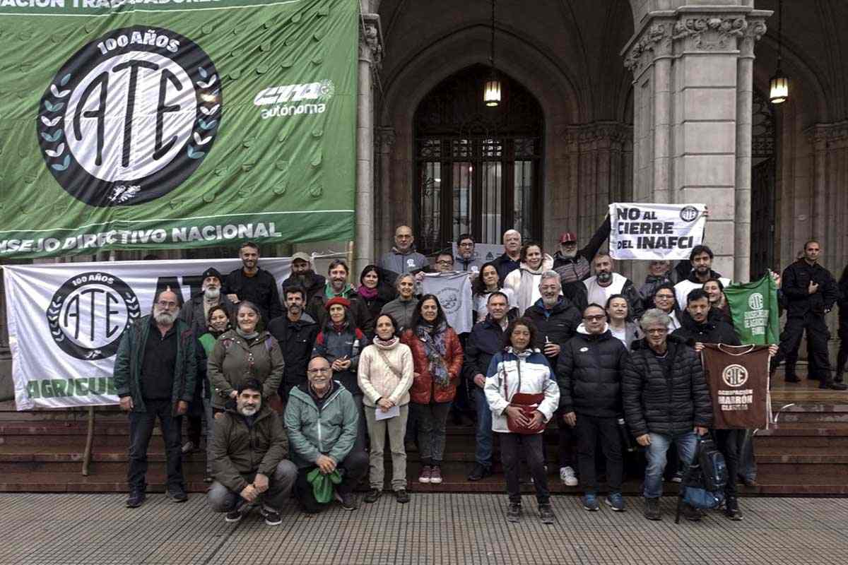 La eliminación del Instituto de Agricultura Familiar y el ataque de Milei al campesinado
