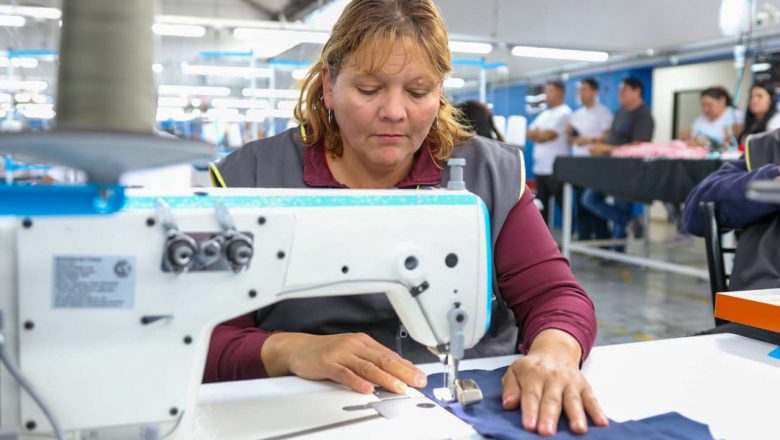 La producción textil tiene la mitad de las máquinas paradas por el ingreso de productos importados