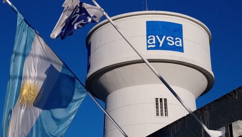 El Gobierno avanza con la privatización de AySA: Permitirá cortar el agua por falta de pago y subir tarifas por inflación o para financiar obras