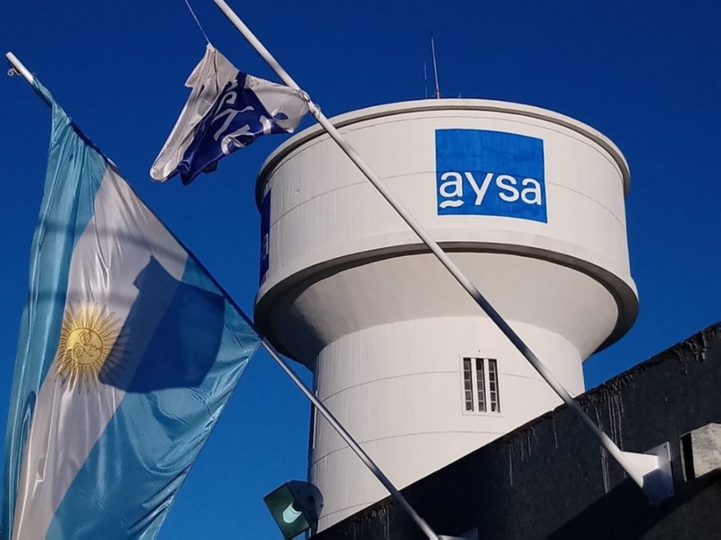 El Gobierno avanza con la privatización de AySA: Permitirá cortar el agua por falta de pago y subir tarifas por inflación o para financiar obras