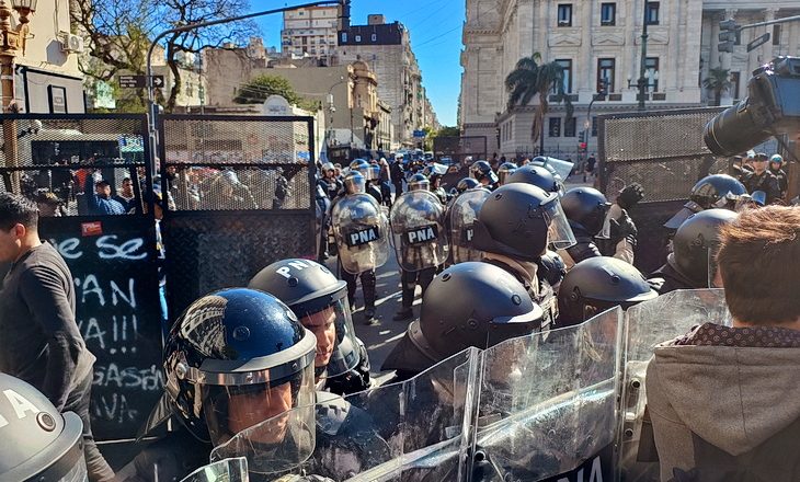 Congreso: nueva represión a la protesta de jubiladas y jubilados