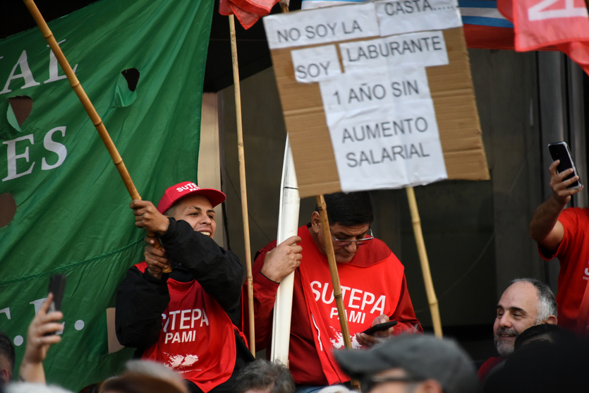 Ajuste salvaje: protesta de trabajadores de PAMI por sueldos congelados desde hace un año