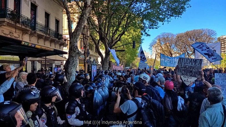 Protesta de jubilados en Congreso y nueva represión del gobierno de ultraderecha de Milei