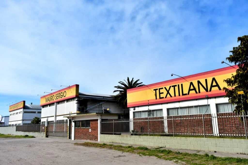 La industria textil expone su crisis y la empresa de tejido de punto más importante de Argentina suspende casi 200 operarios por más de 4 meses