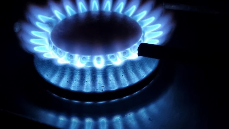 Presionado por el FMI, el gobierno elimina el 75% de los subsidios a la luz y el gas