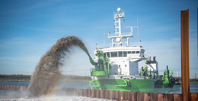 La dragadora DEME que aspira a ganar la licitación de la Hidrovía Paraná Paraguay implicada en un caso de sobornos . Transcripción de prensa belga.