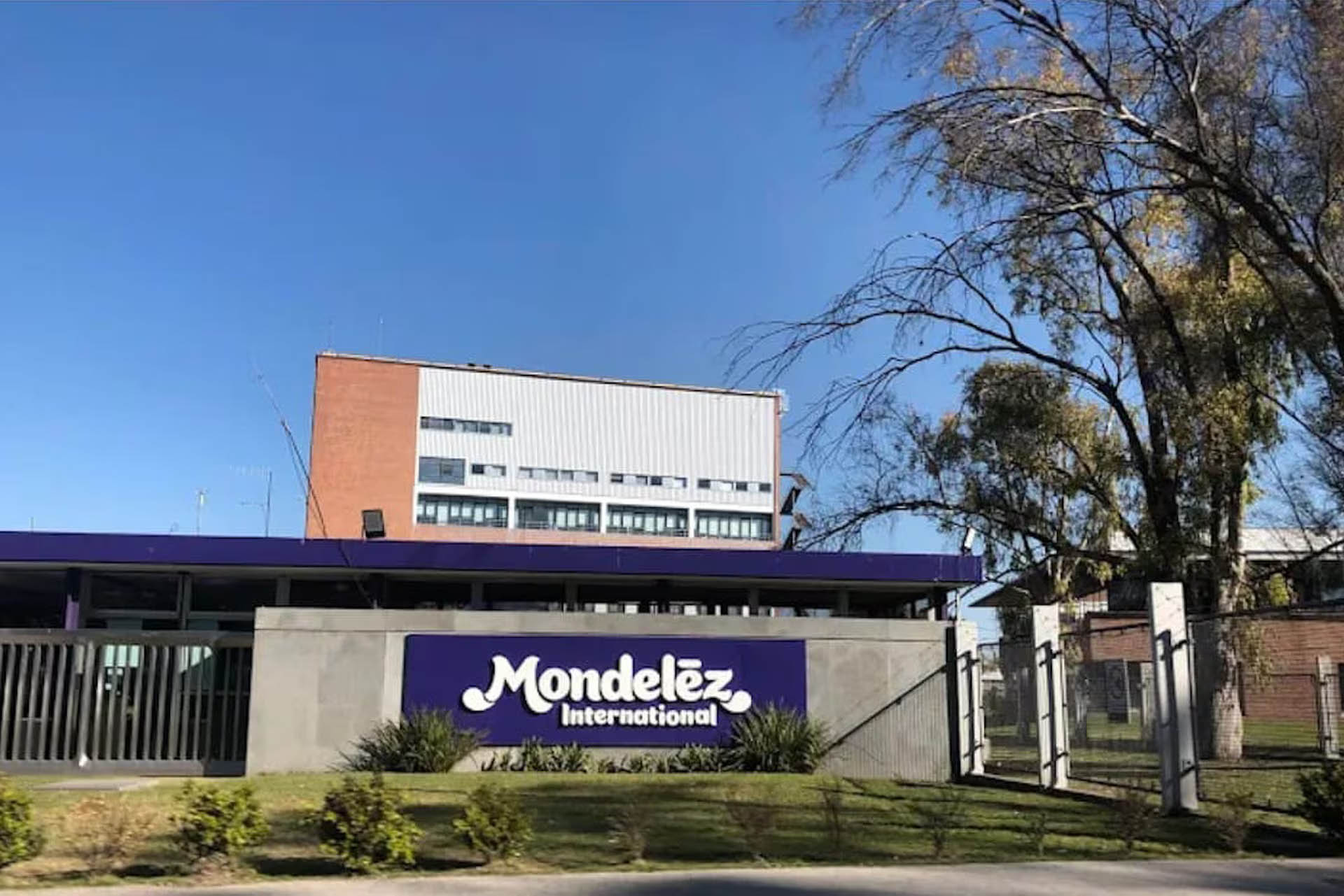 Por la crisis, Mondelez frena la producción parcialmente