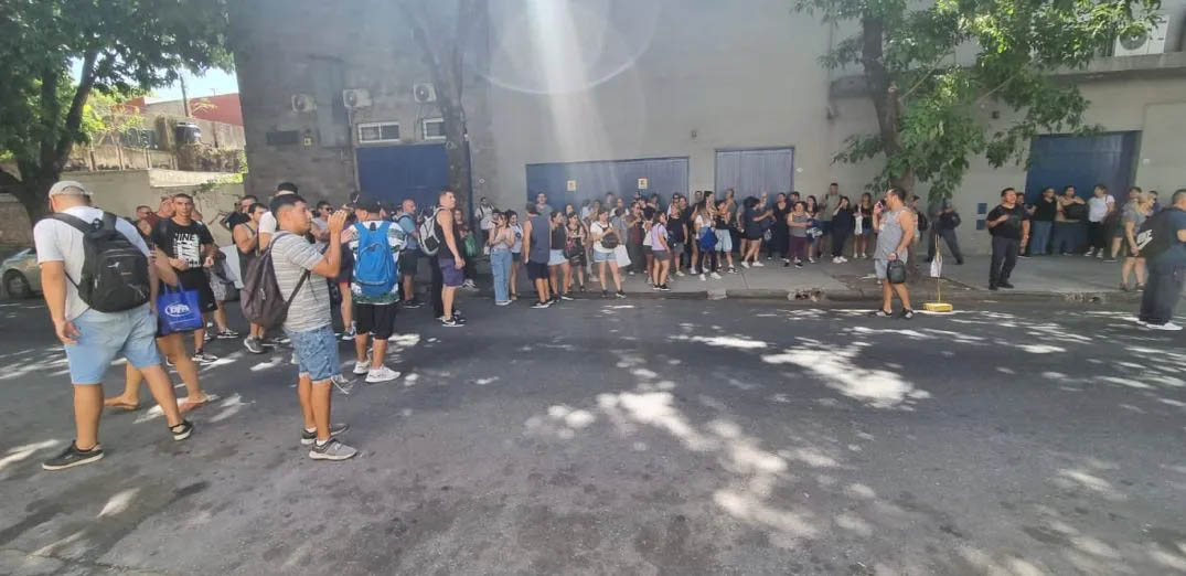 CABA: Estalla el conflicto en la fábrica de Cocot y Dufour por despidos y deudas salariales