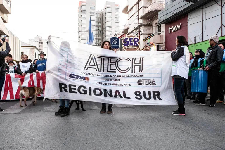 Chubut: siguen las protestas docentes pese a la conciliación dictada por el gobierno de Torres