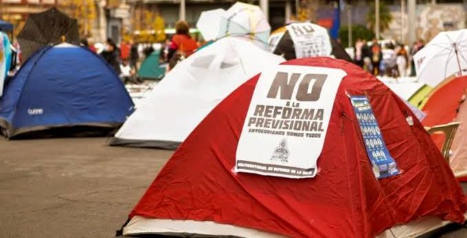 Entre Ríos: cinco semanas de acampe docente contra la reforma previsional de Frigerio